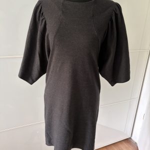 COS Kleid Anthrazit mit Rüschenärmeln