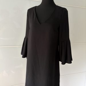 H&M Kleid Schwarz mit Volant Ärmel