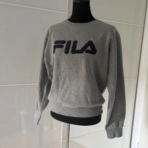 FILA Sweatshirt Grau mit Logo-Print