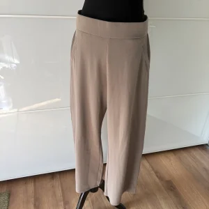 JDY Taupe Weite Culotte-Hose