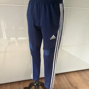 Adidas Marine Tiro Trainingshose mit Streifen
