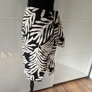 H&M Wickelrock mit Palmblatt-Print
