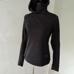Adidas schwarzer Hoodie mit Schalkragen
