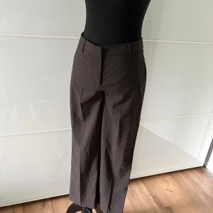 Bershka braune Nadelstreifen-Hose