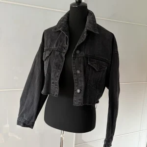 Cropped Jeansjacke Destroyed-Look Schwarz
