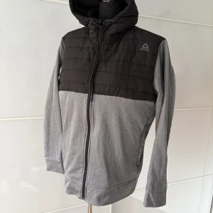Reebok Kapuzenjacke im Materialmix Schwarz Grau