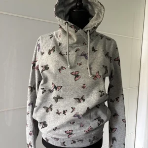 Kapuzenpullover mit Schmetterling-Print grau