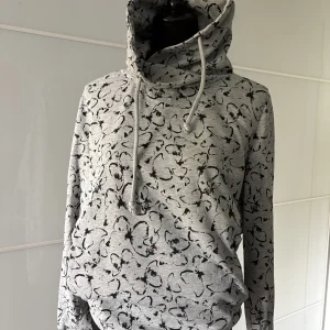 Gina Hoodie mit Schalkragen und Print, Gr. 44