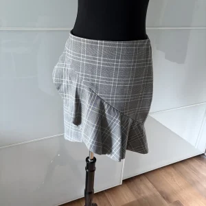 H&M Karo-Minirock mit Volant