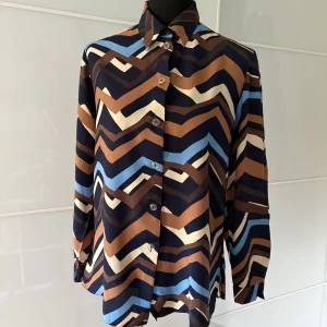Bluse mit Zickzack-Muster in Braun und Blau