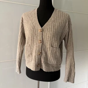 VILA Cardigan gerippt mit Knopfleiste
