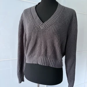 Clockhouse Grobstrick-Pullover mit V-Ausschnitt in Grau
