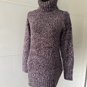 Strickkleid mit Rollkragen meliert