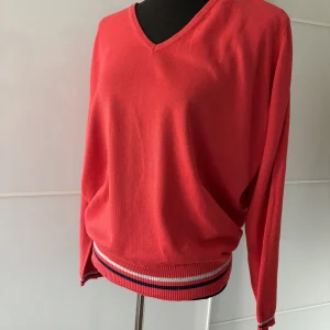 Herren Pullover V-Ausschnitt Rot mit Streifendetail